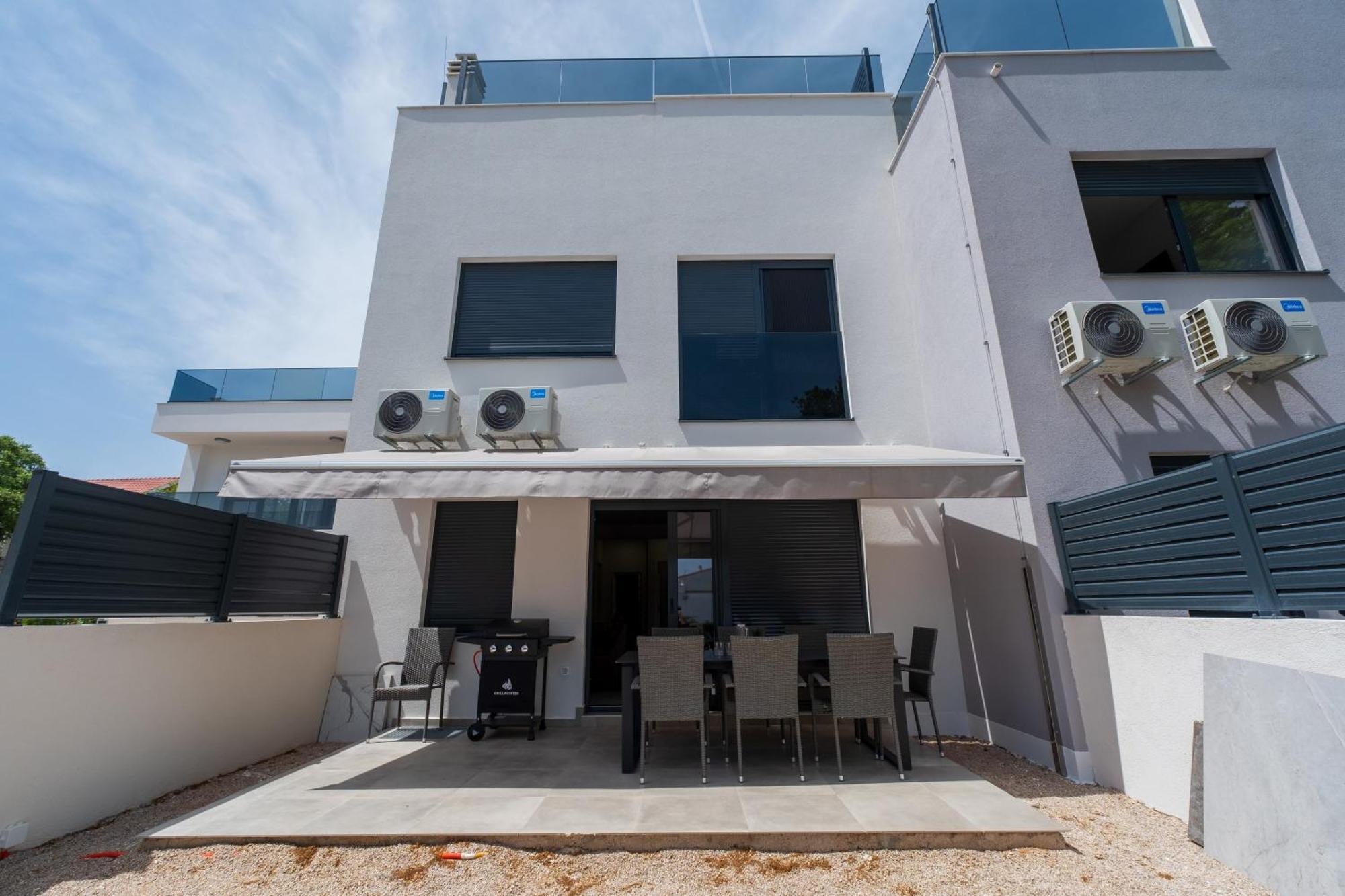Three-Bedroom Premium Holiday Home Atmosfera With Private Pool&Sauna Vodice Eksteriør billede